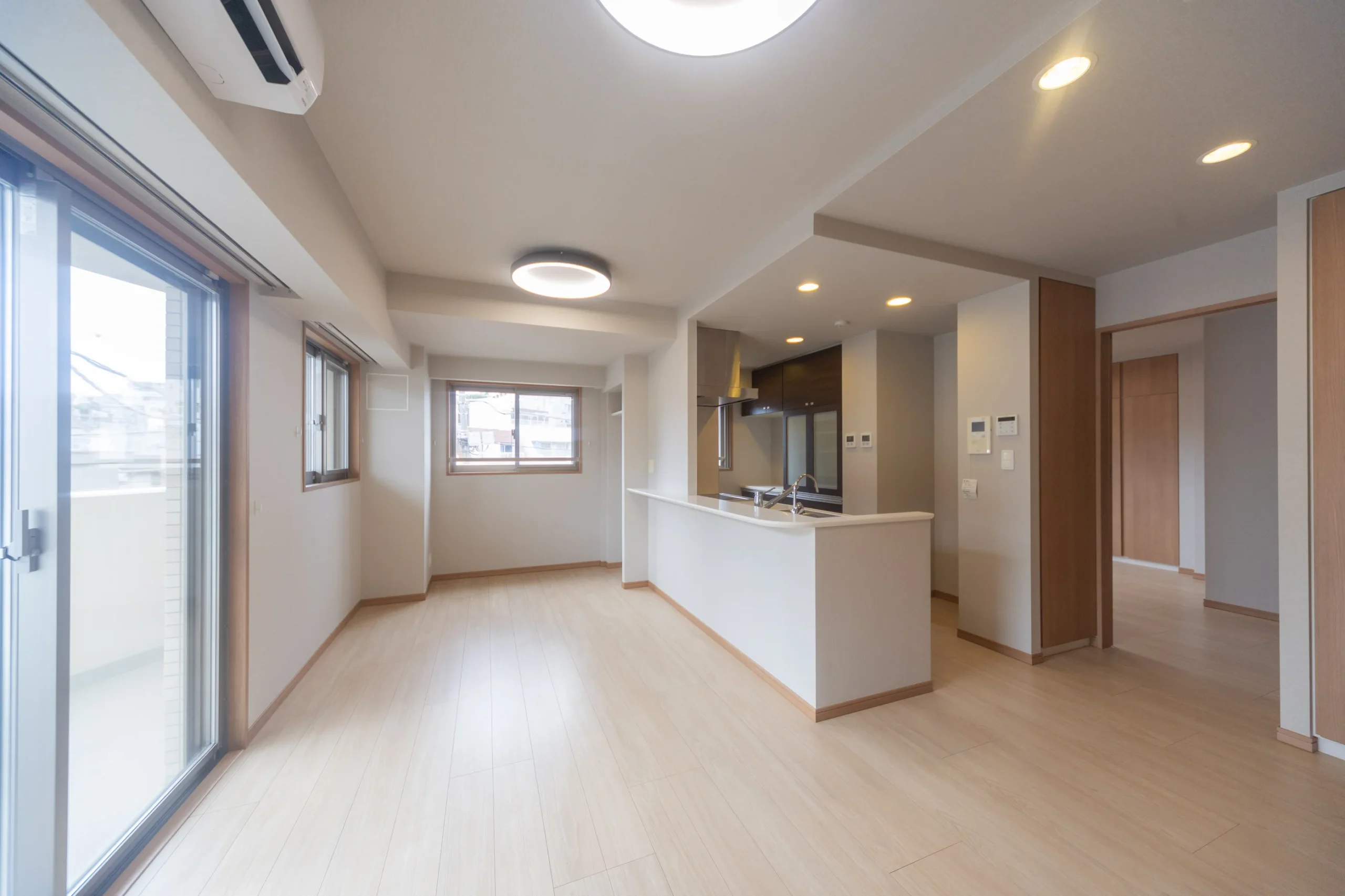 【白金HOUSE】プラチナ通りの賑わい、東向き光あふれる低層レジデンス