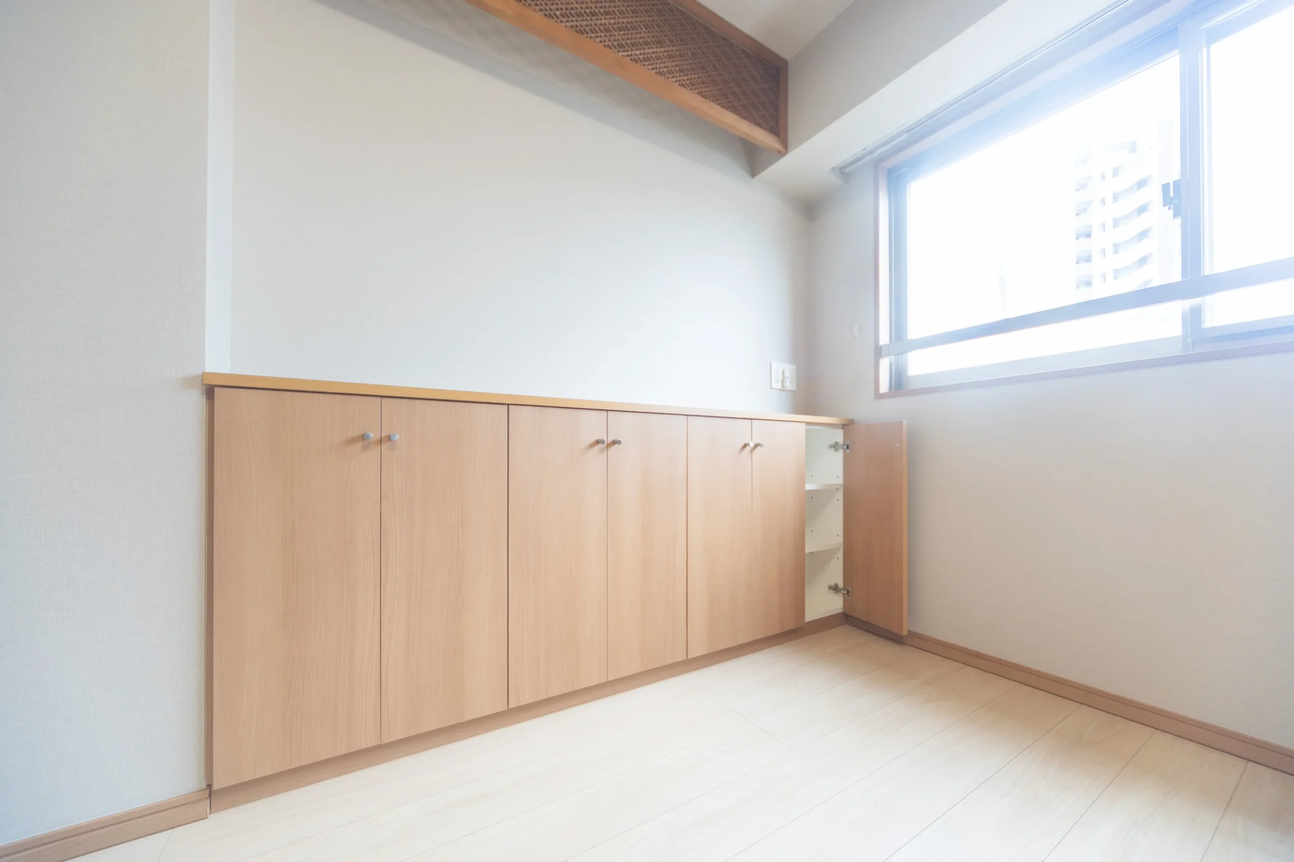 【白金HOUSE】プラチナ通りの賑わい、東向き光あふれる低層レジデンス