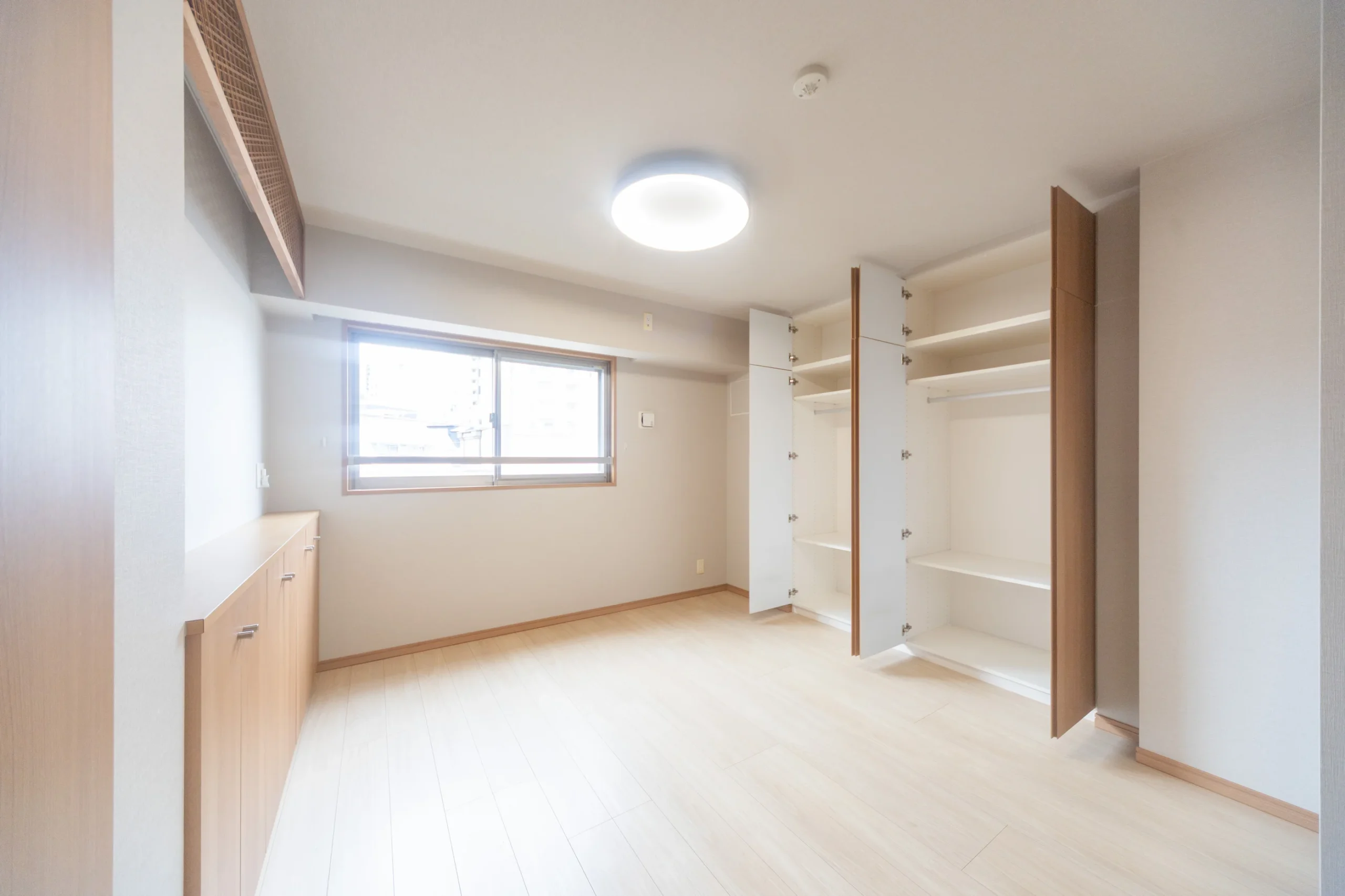 【白金HOUSE】プラチナ通りの賑わい、東向き光あふれる低層レジデンス