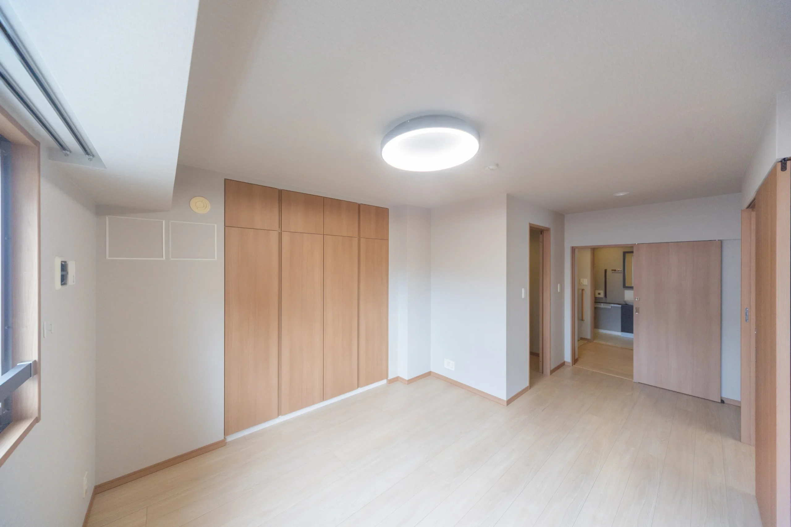 【白金HOUSE】プラチナ通りの賑わい、東向き光あふれる低層レジデンス