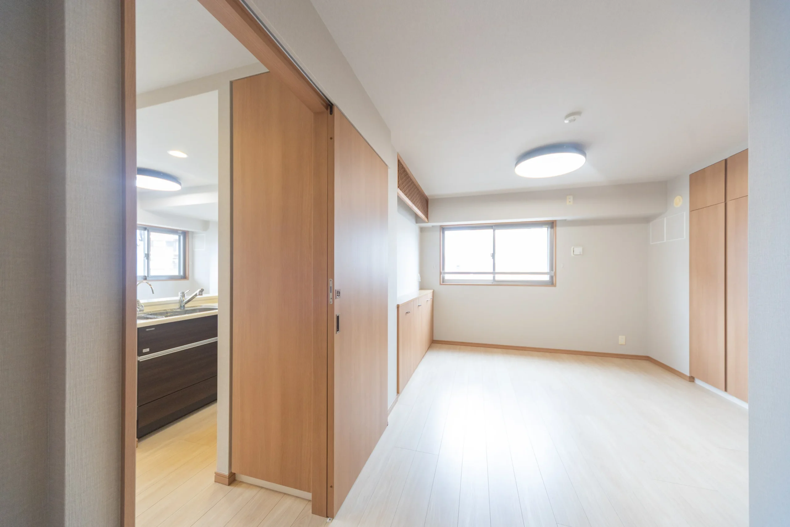 【白金HOUSE】プラチナ通りの賑わい、東向き光あふれる低層レジデンス