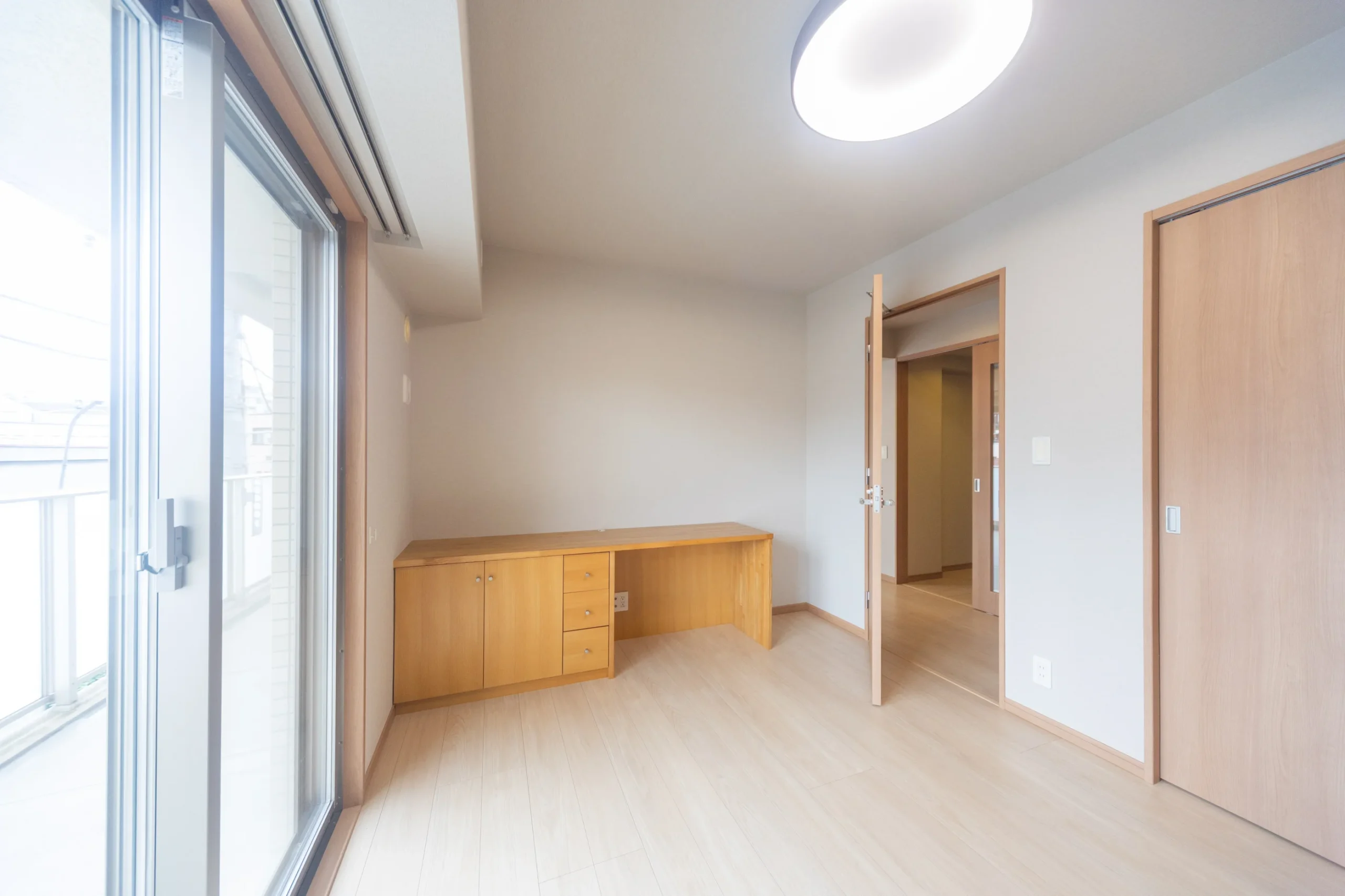 【白金HOUSE】プラチナ通りの賑わい、東向き光あふれる低層レジデンス