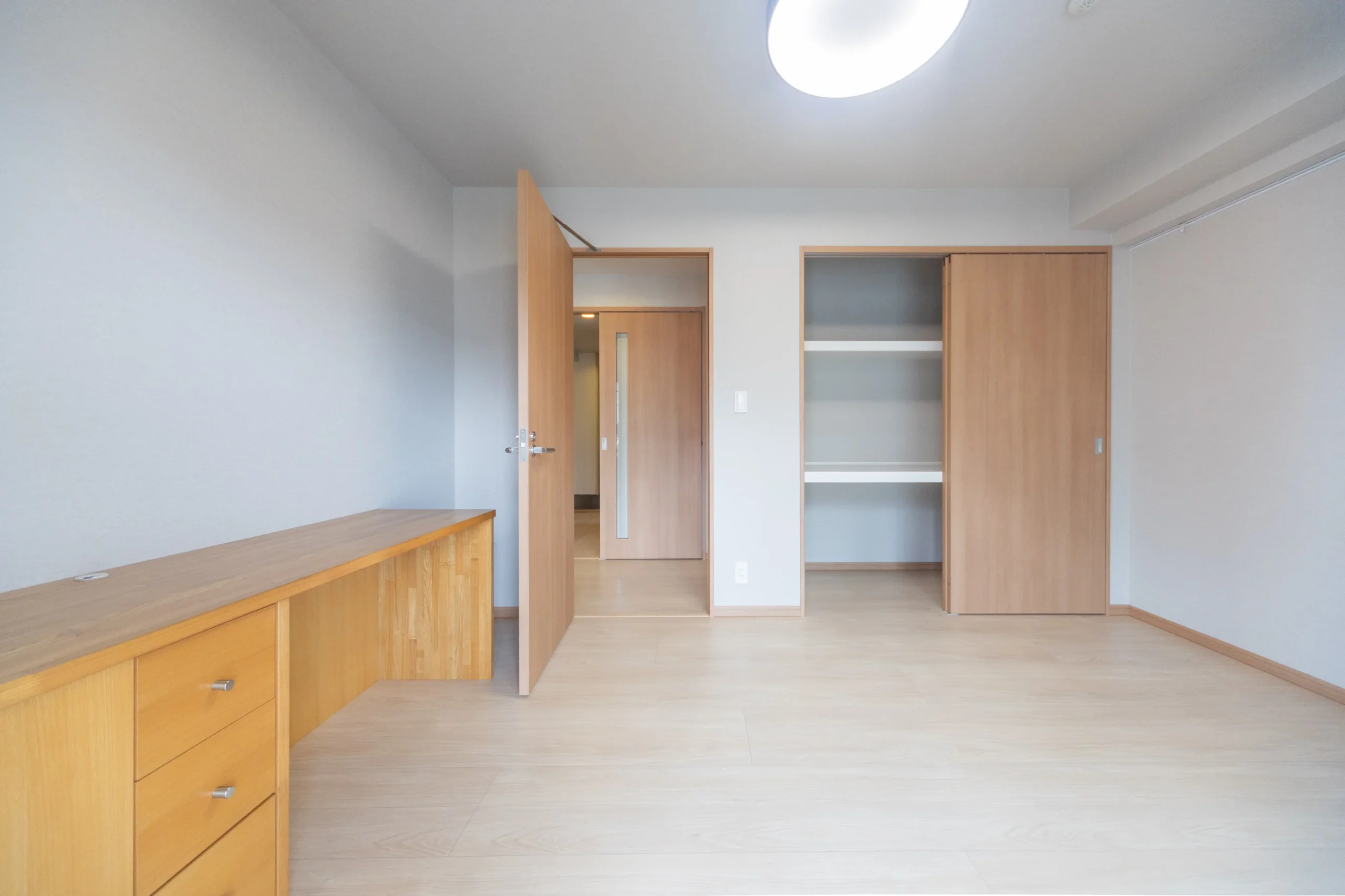 【白金HOUSE】プラチナ通りの賑わい、東向き光あふれる低層レジデンス