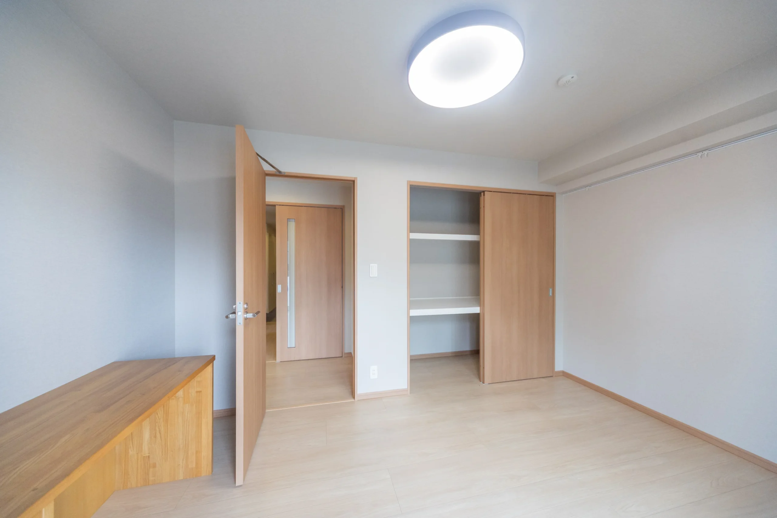 【白金HOUSE】プラチナ通りの賑わい、東向き光あふれる低層レジデンス