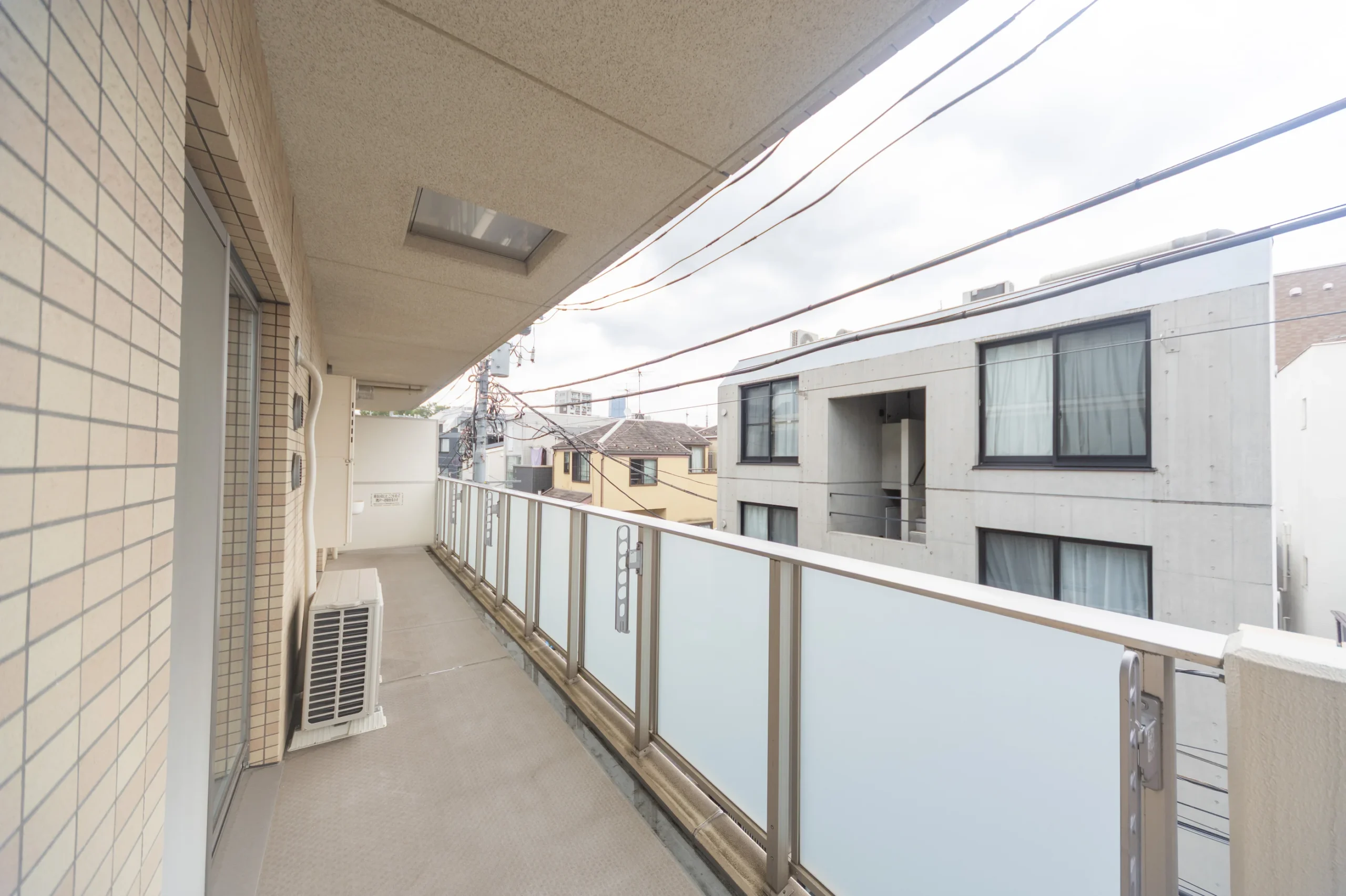 【白金HOUSE】プラチナ通りの賑わい、東向き光あふれる低層レジデンス