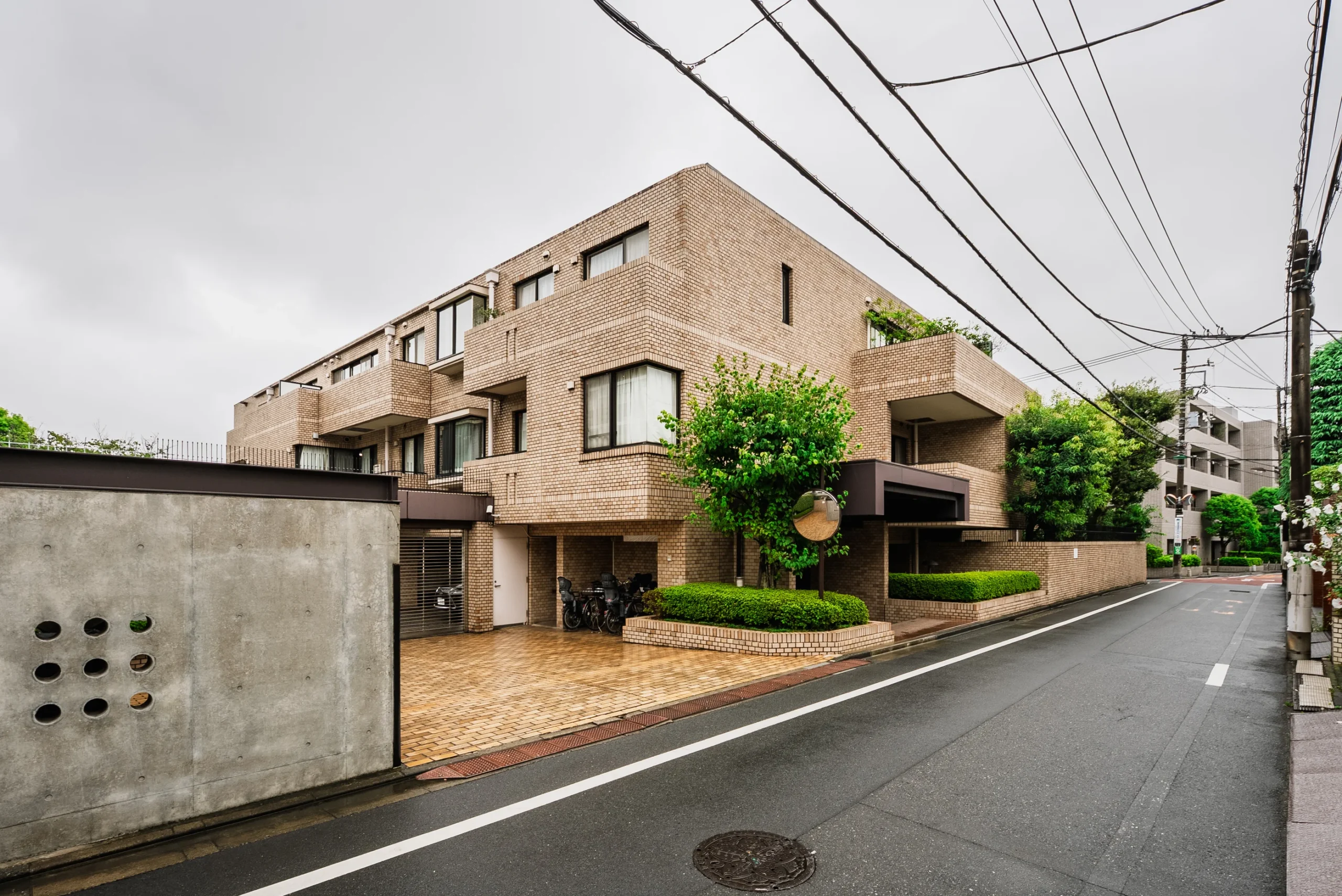 【代々木パーク・マンション】代々木5丁目。大使館が点在する高台の邸宅街に住まう