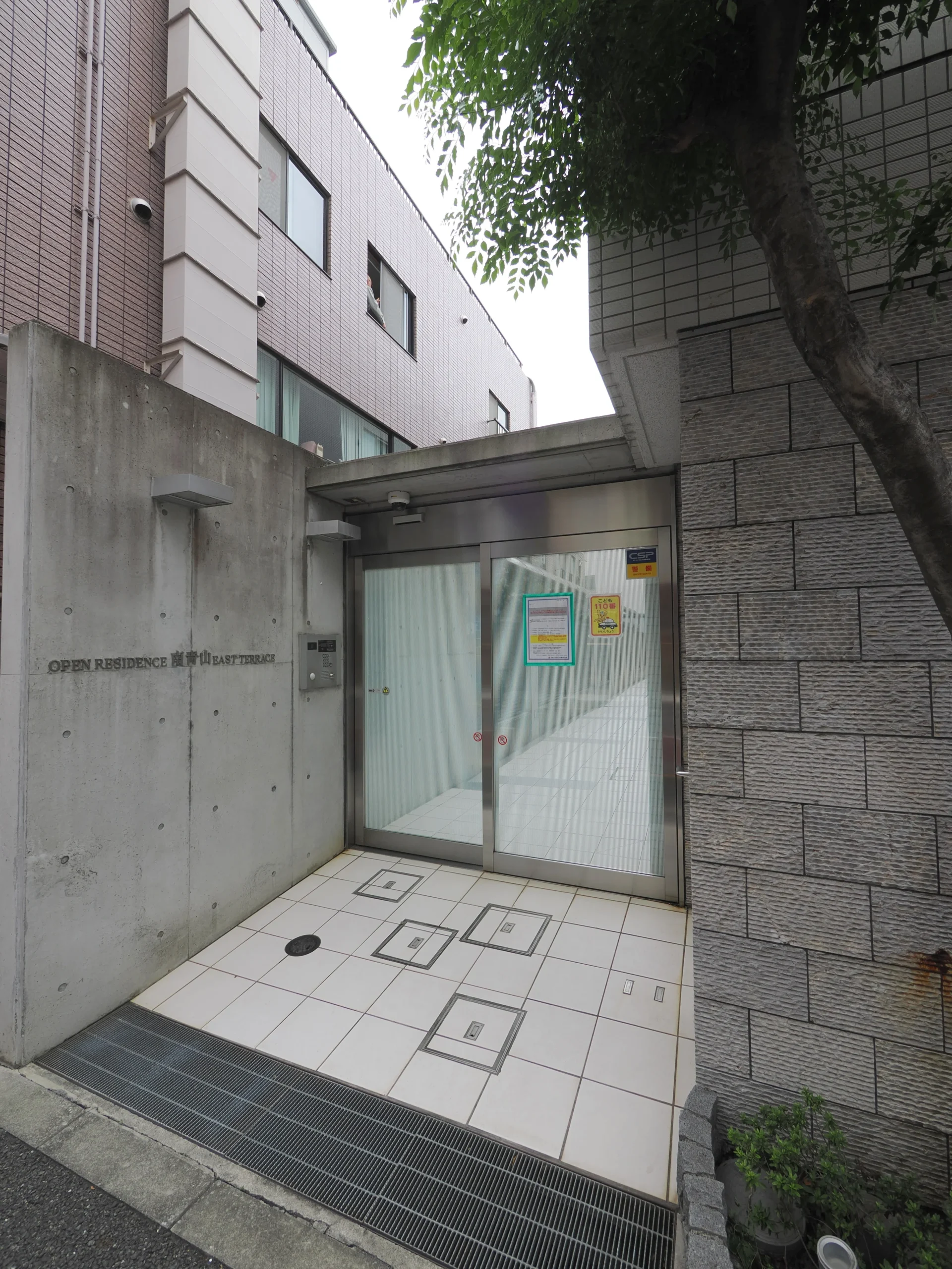 【オープンレジデンス南青山イーストテラス】青山に静寂と解放を飾る、地下1階〜地上1階の邸宅メゾネット