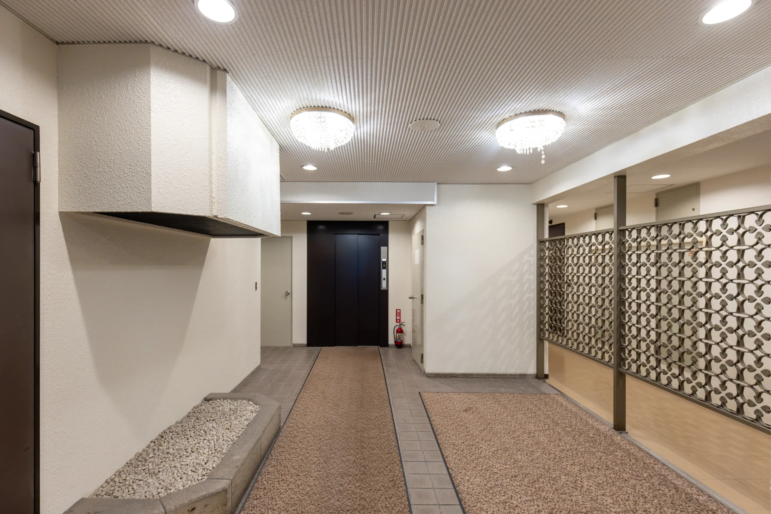 【ヴァンヴェール渋谷】最上階・角部屋で味わう、静寂と天然木の温もりに満ちた邸宅