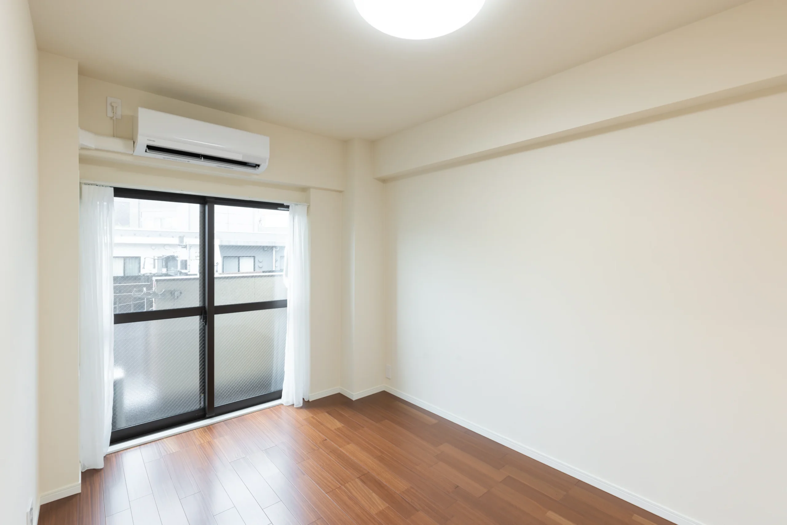 【ヴァンヴェール渋谷】最上階・角部屋で味わう、静寂と天然木の温もりに満ちた邸宅