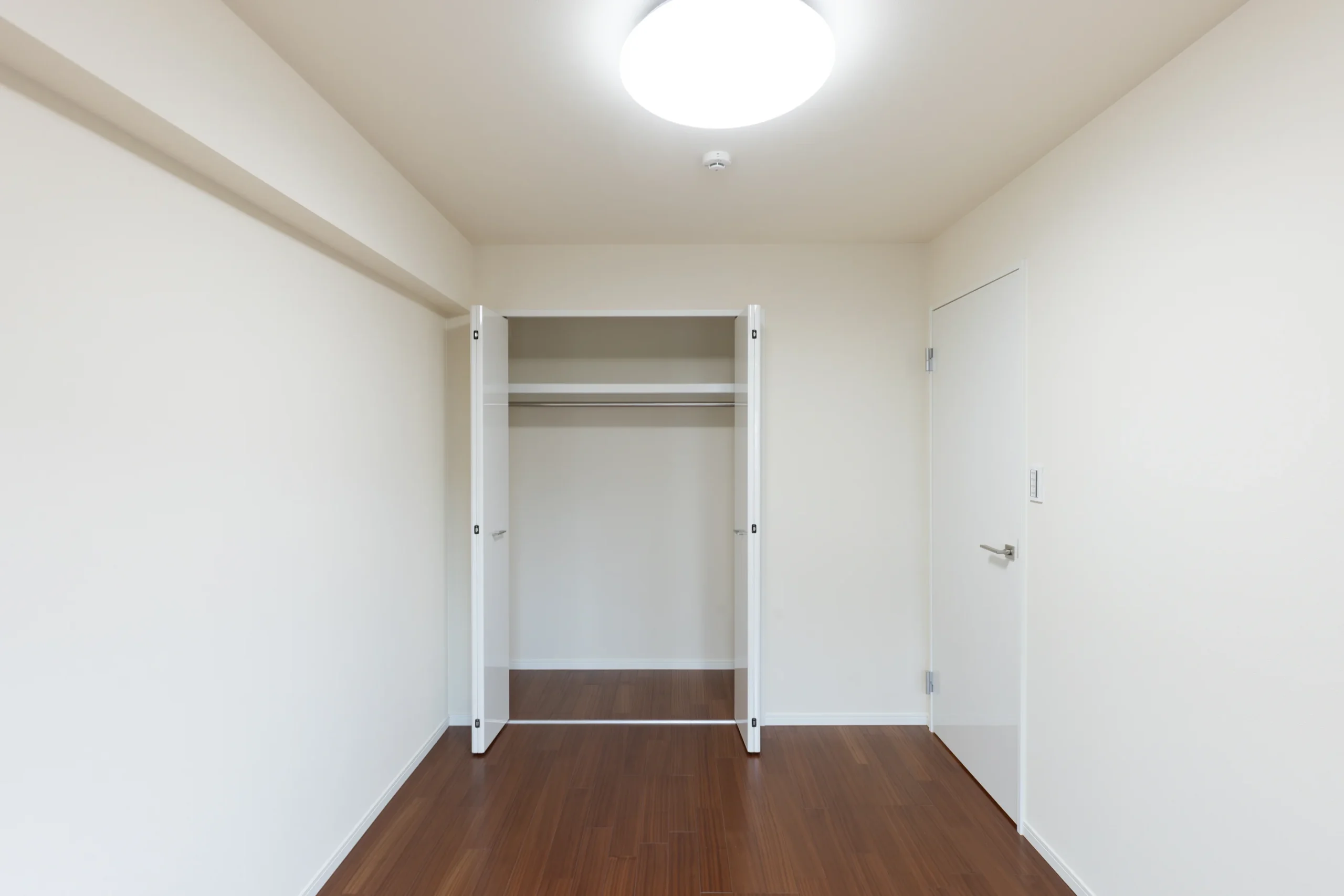 【ヴァンヴェール渋谷】最上階・角部屋で味わう、静寂と天然木の温もりに満ちた邸宅