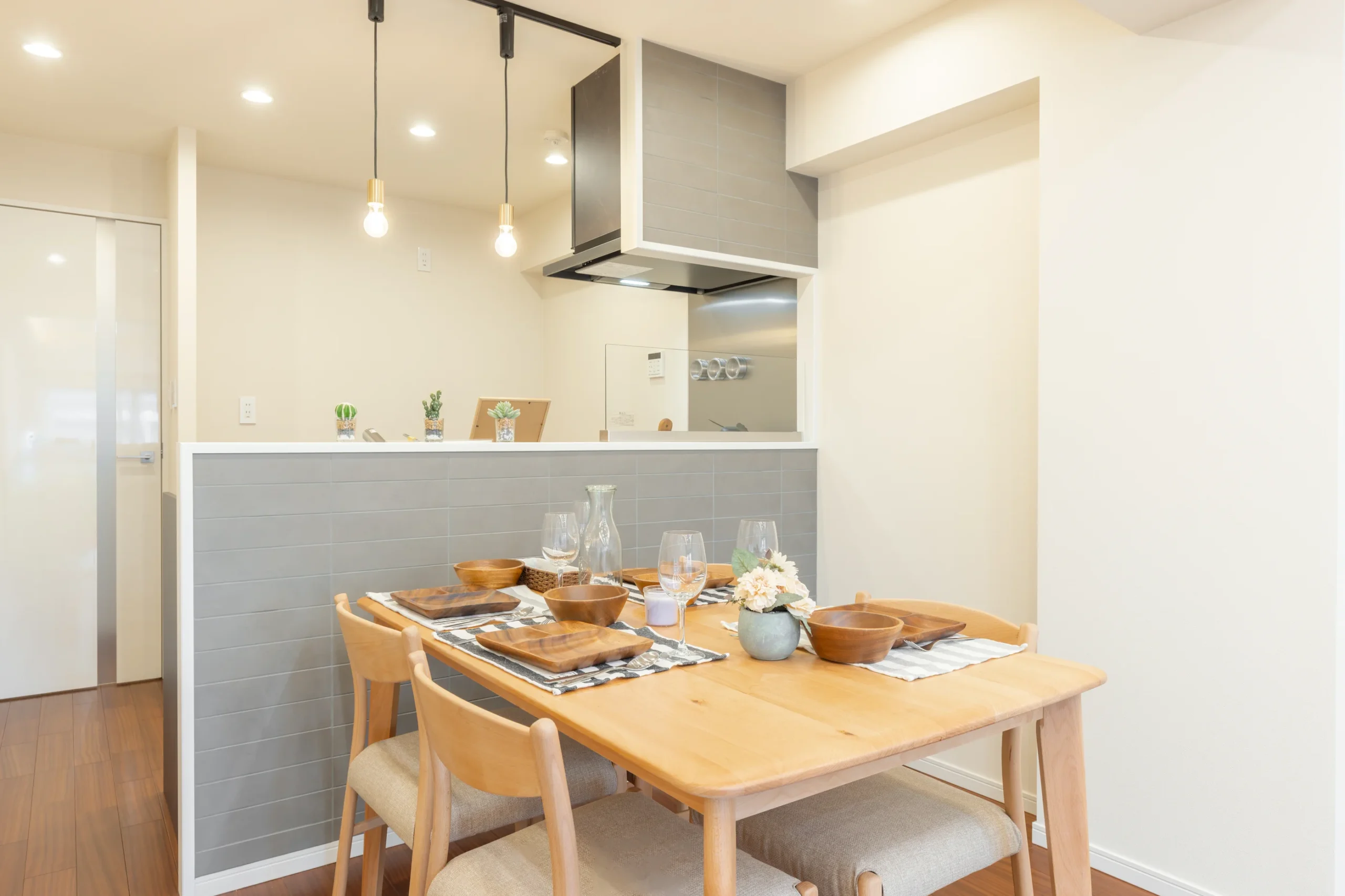 【ヴァンヴェール渋谷】最上階・角部屋で味わう、静寂と天然木の温もりに満ちた邸宅