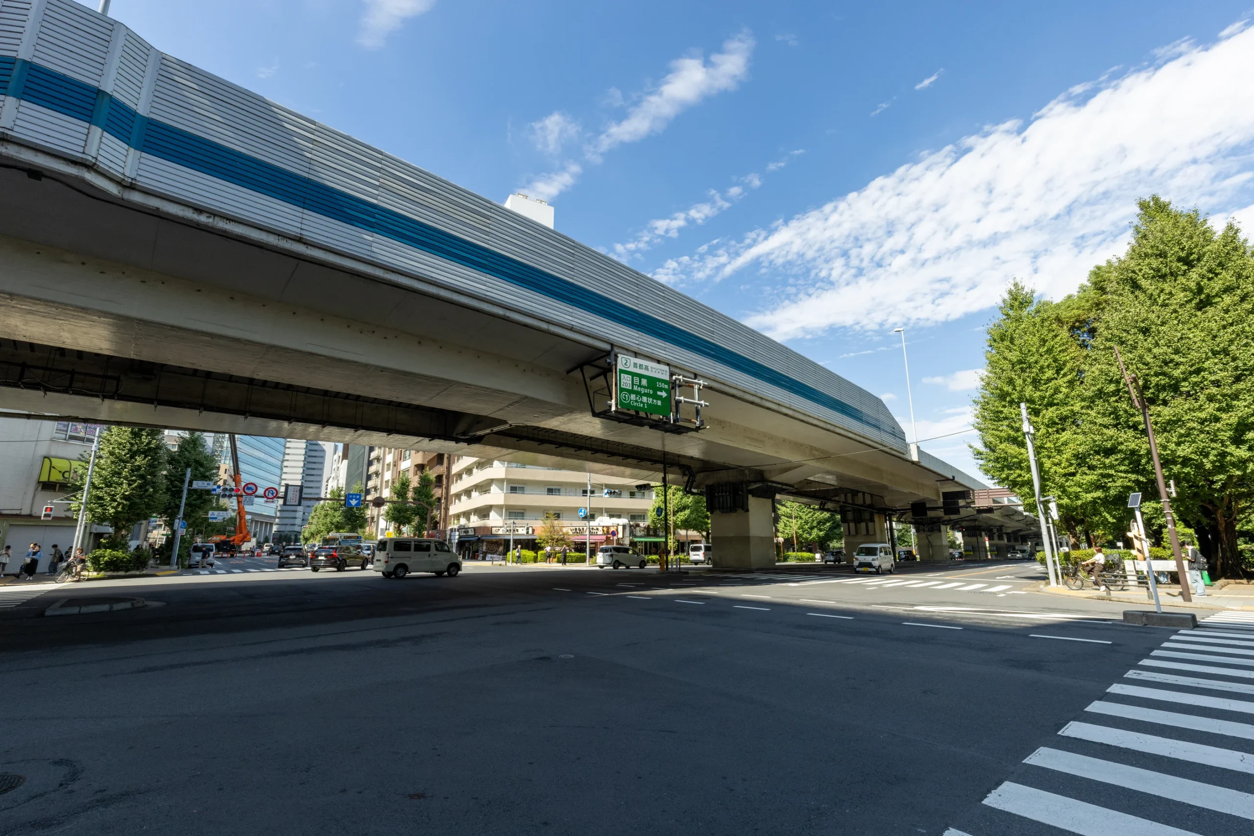 【テラス池田山】池田山の森と静寂を抱く邸宅。専用庭とひとつになる、贅沢な低層の暮らし