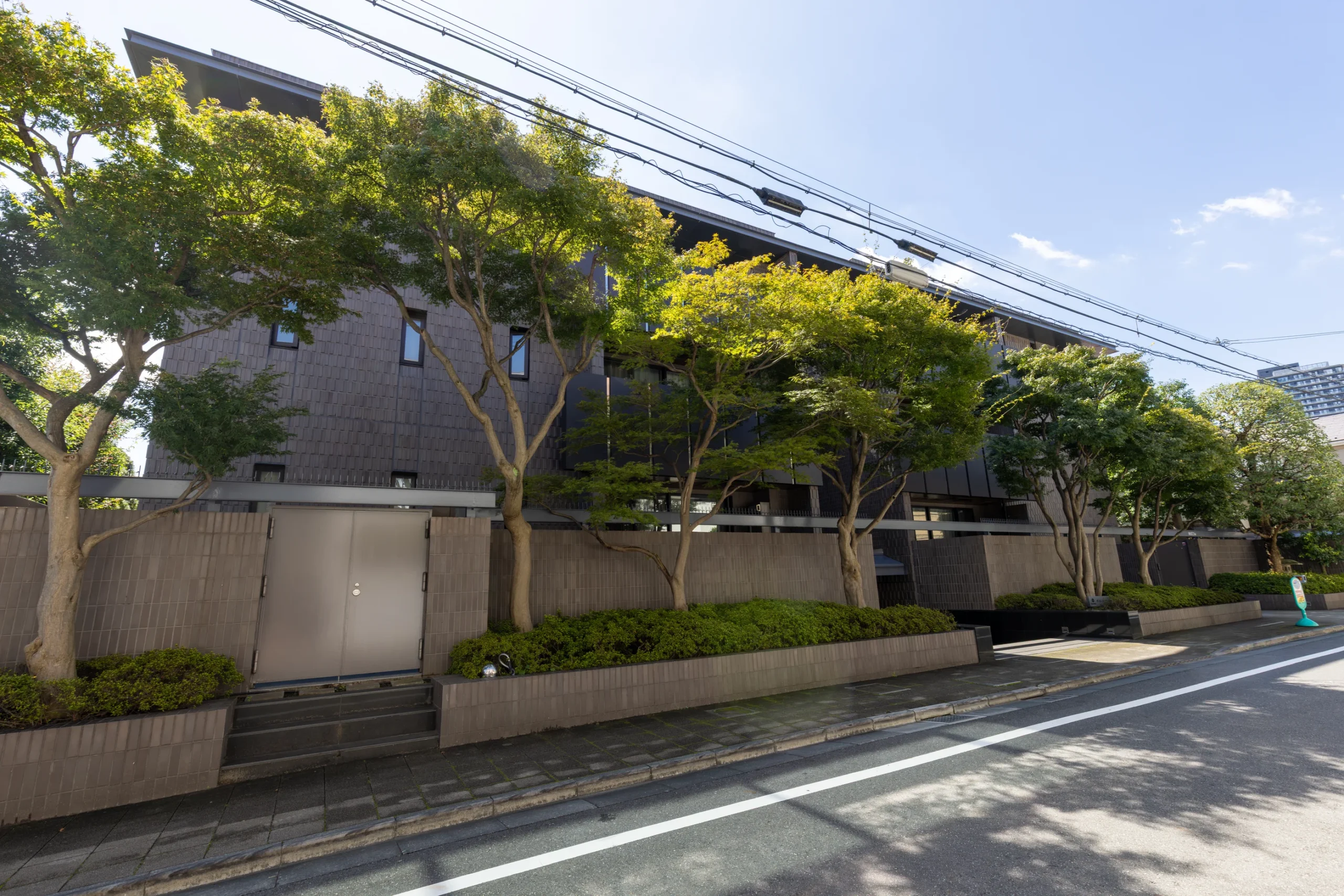 【ザ・パークハウス池田山】都心の洗練を間近に臨み、光と緑に包まれる上質な空間