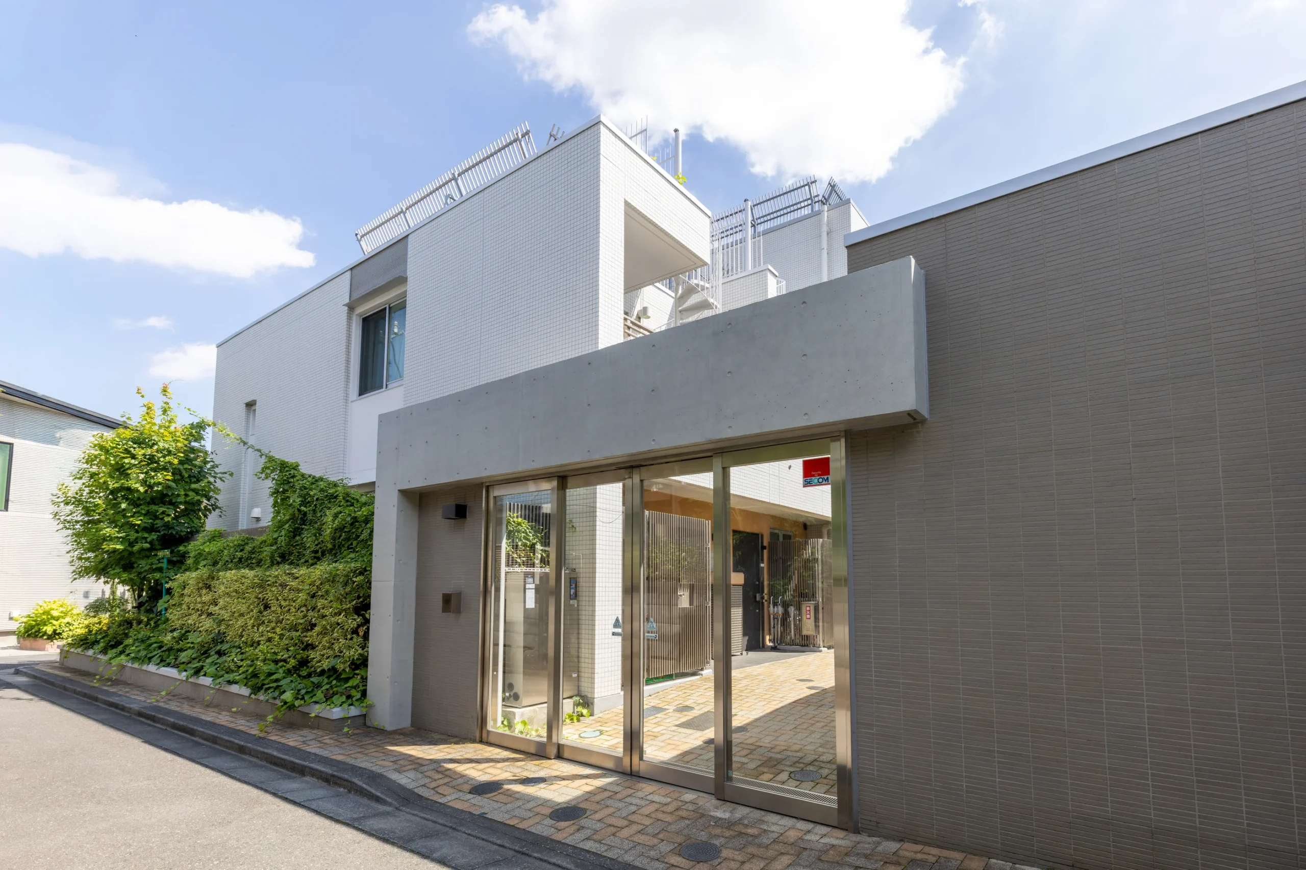【LAYERS HOUSE 杉並善福寺川公園】プライベート感あふれる階層分離設計