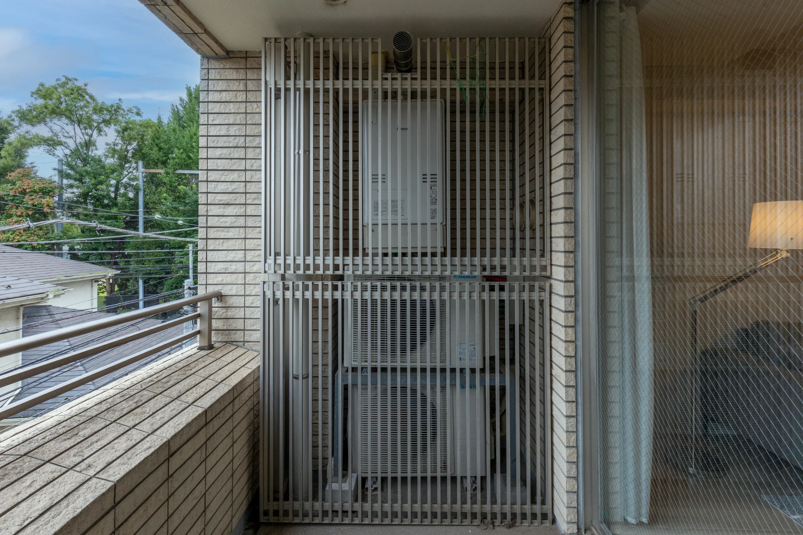 【ルモンド代官山】緑とトレンドが交差する鉢山町に佇む低層邸宅