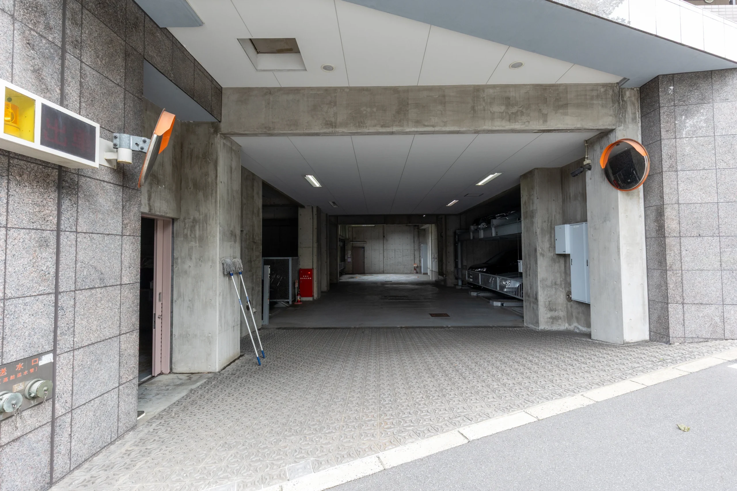 【目黒青葉台グランドハイツ　4F】渋谷を日常にする洗練の静寂。都心美と豊かな緑が交差する