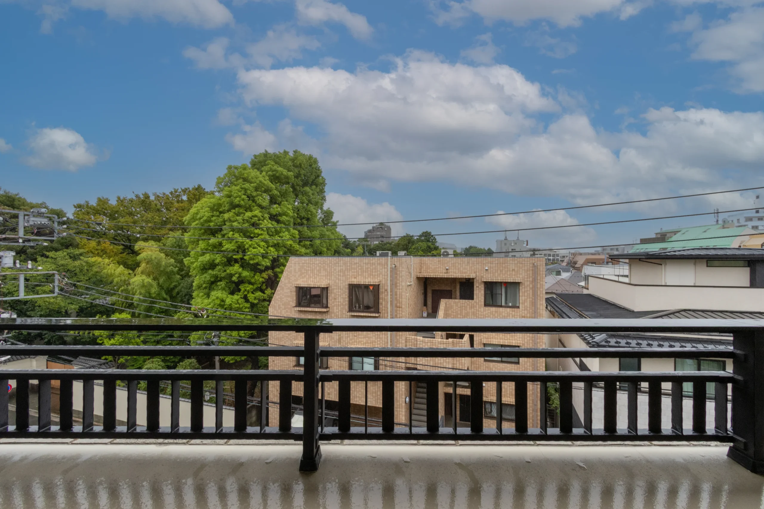 【リーフィアレジデンス上原】100㎡超×最上階角住戸。洗練と静寂が交差する「代々木上原」の低層レジデンス